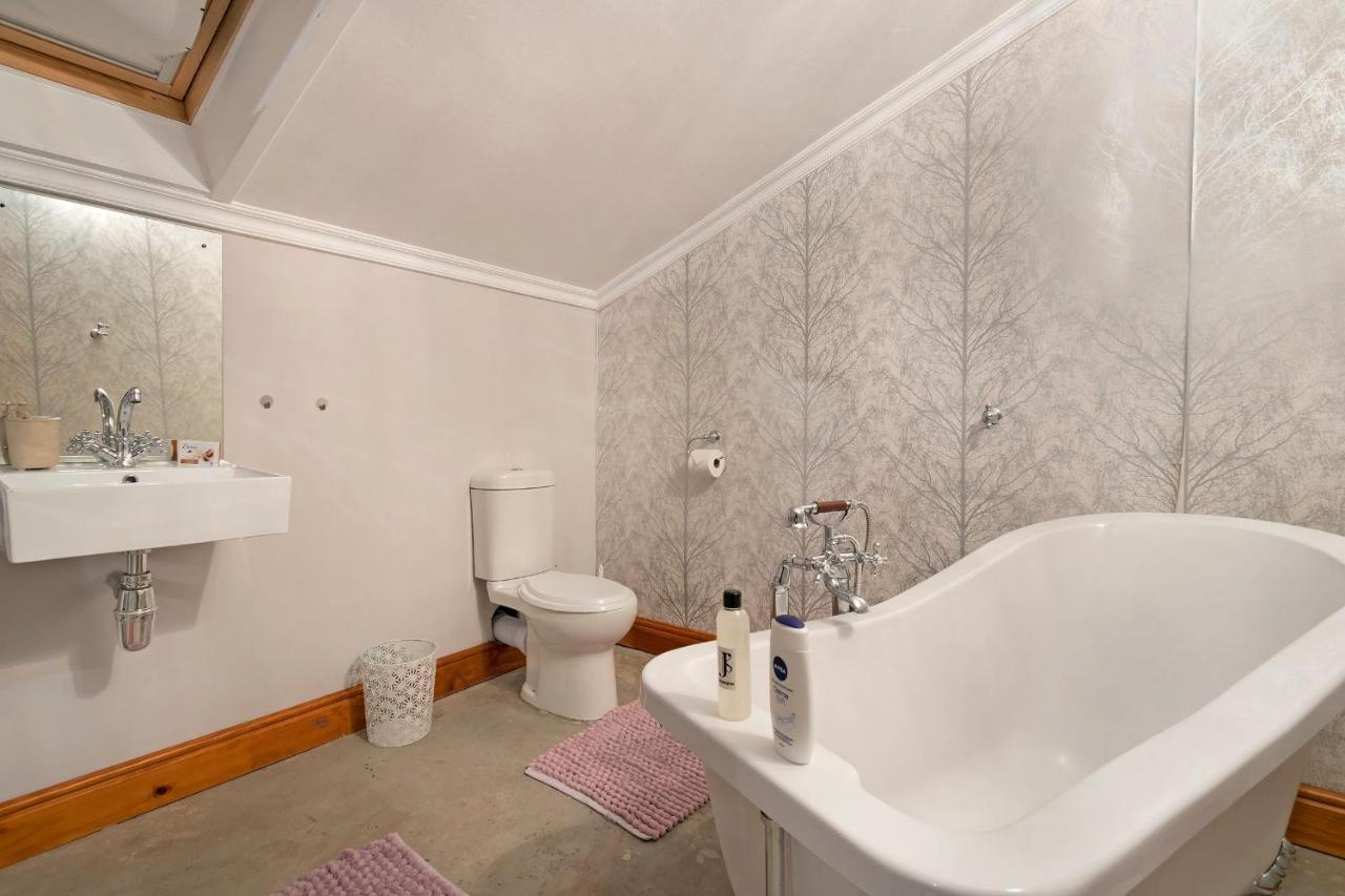 Appartamento J'S Audacious Living Montagu Self Catering Esterno foto